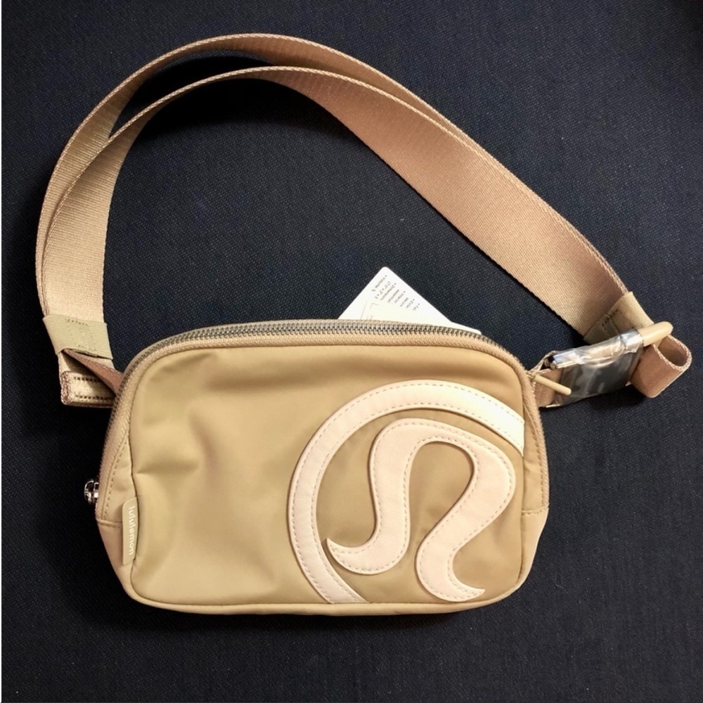 LULULEMON ✨ NwT ✨ Trench Opal Everywhere Belt Bag​​​​​​ - Picture 4 of 5